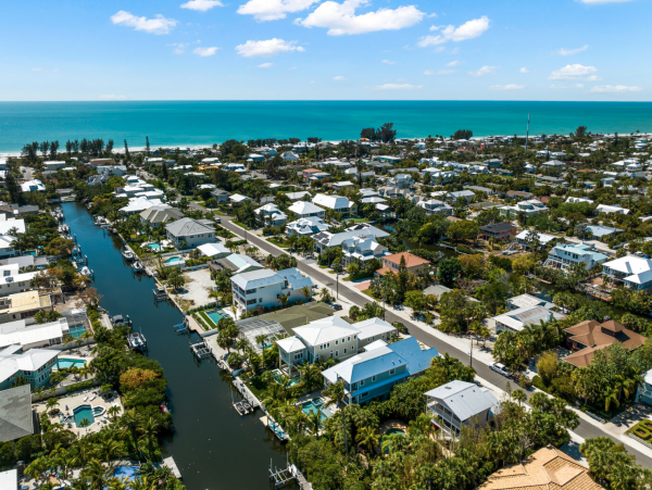 Exquisite 4 Bedroom Vacation Rental with Great Amenities